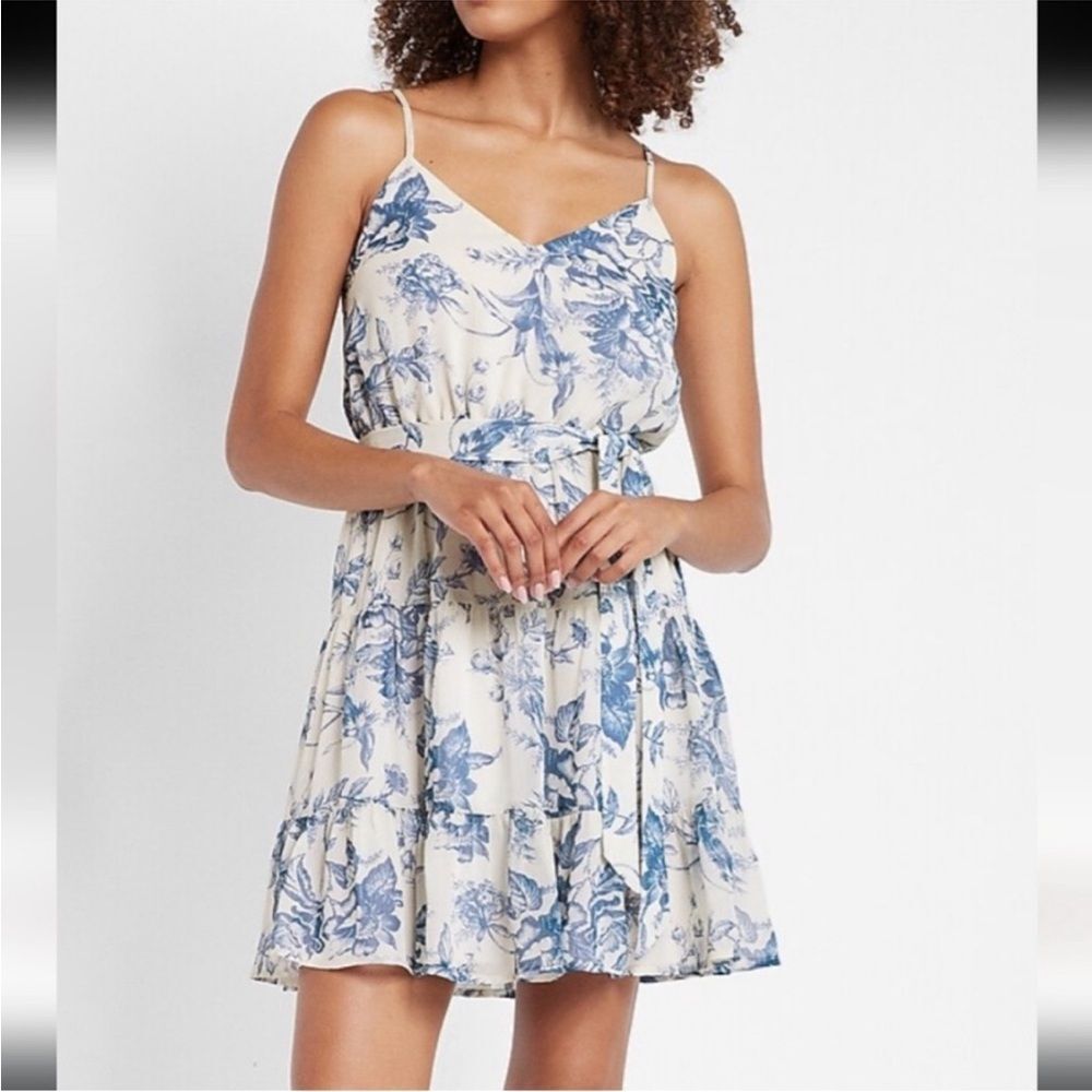 Express Blue & White Floral Cami Dress Size M Adjustable Straps Lined